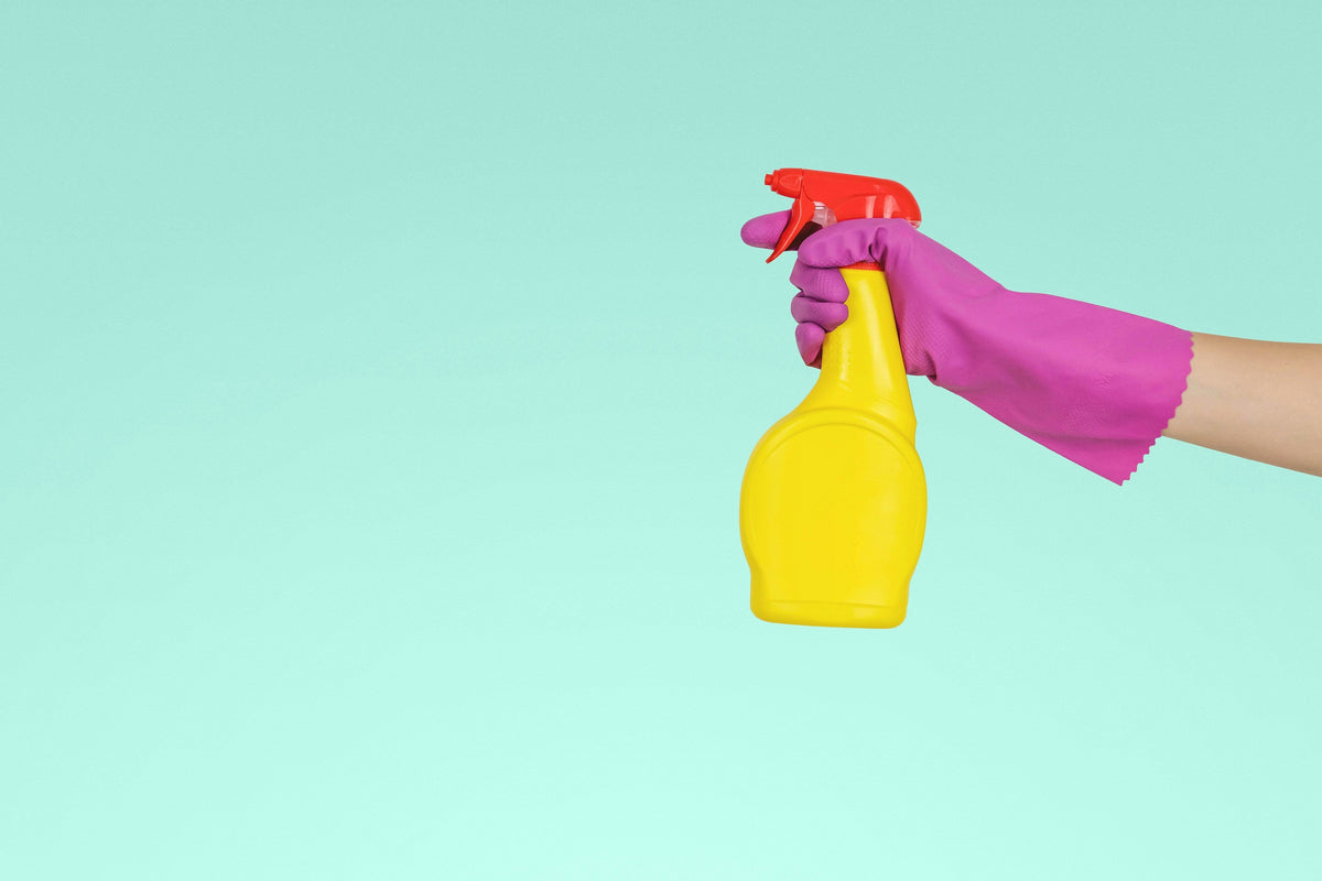Hoe maak je een spiegel schoon: Tips voor onderhoud & reiniging